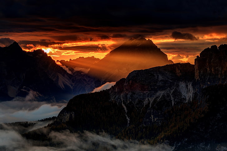 paisaje, naturaleza, niebla, montañas, rayos de sol, Dolomitas (montañas), Alpes, nubes, cielo, bosque, Italia, Fondo de pantalla HD
