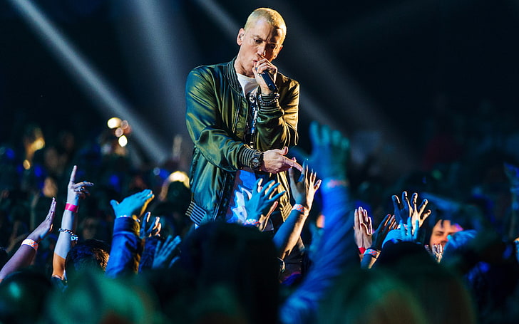 Eminem vistiendo chaqueta negra, eminem, performance, audiencia, manos, Fondo de pantalla HD