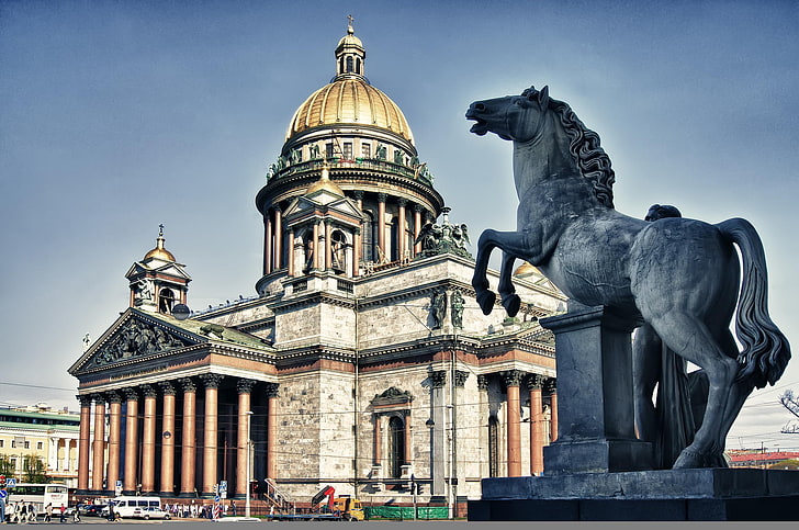 Statua di cavallo bianco in cemento, Pietro, San Pietroburgo, Cattedrale di Sant'Isacco, Russia, San Pietroburgo, Sfondo HD
