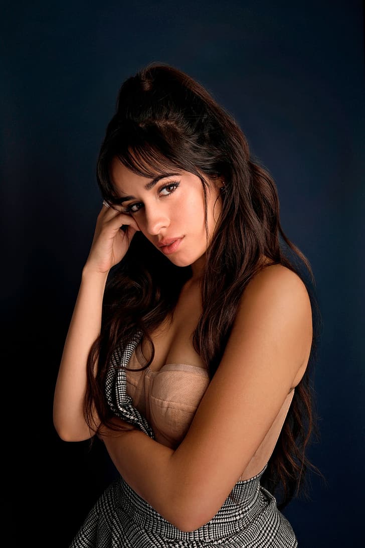 Camila Cabello, wanita, penyanyi, Kuba, rambut hitam, latar belakang sederhana, Wallpaper HD, wallpaper seluler