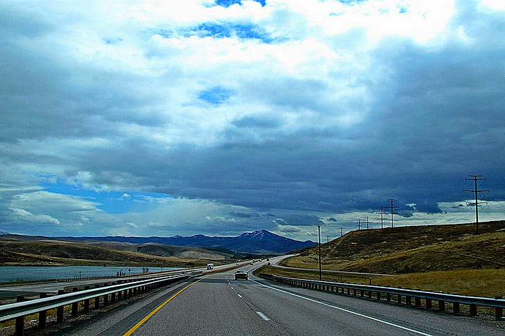 szara ulica pod białymi i niebieskimi chmurami obraz w ciągu dnia, międzystanowa 15, czarna stopa, idaho, międzystanowa 15, czarna stopa, idaho, południe, międzystanowa 15, godzina, czarna stopa, Idaho, ulica, biała, niebieska, chmury, obraz, w ciągu dnia, I-15, Idaho, góry, niebo, autostrady, hrabstwo Bannock, przyroda, krajobraz, chmura, jałowy, droga, autostrada, góra, samochód, odległość, przyjazny, przez okno, centrum, ulubione, chodnik, gra uliczna, zwycięzca gry , wiejski, Andromeda, najlepsze z najlepszych, transport, krajobraz, asfalt, podróże, na zewnątrz, ruch uliczny, wielopasmowa autostrada, ulica, scenics, Tapety HD