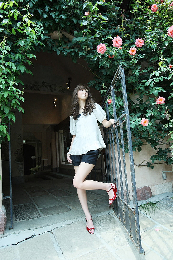 Sasaki Nozomi, model, Asian, Japanese, women, women outdoors, rose, brunette, HD wallpaper