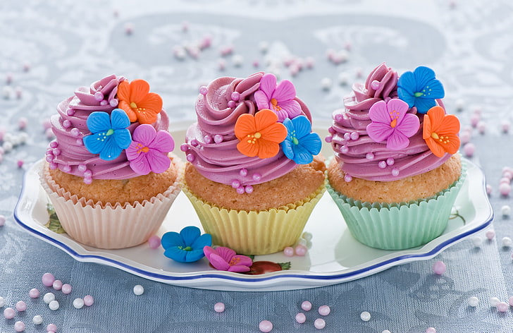 three assorted-color floral cupcakes, pink, food, decoration, flowers, colorful, cream, dessert, cakes, sweet, cupcakes, Anna Verdina, HD wallpaper
