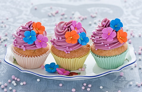 three assorted-color floral cupcakes, pink, food, decoration, flowers, colorful, cream, dessert, cakes, sweet, cupcakes, Anna Verdina, HD wallpaper HD wallpaper