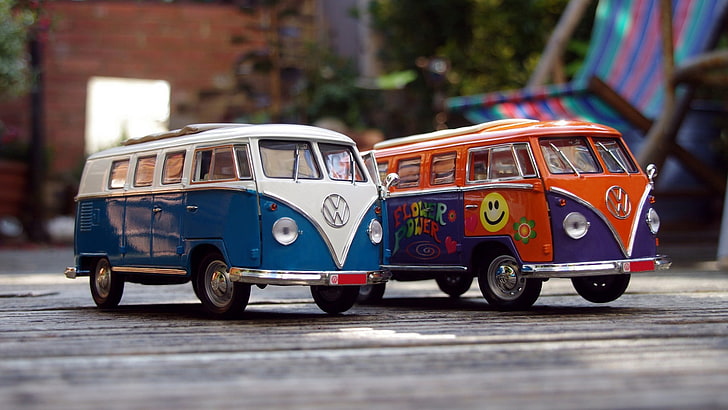 Volkswagen, Volkswagen combi, juguetes, superficie de madera, automóvil, Fondo de pantalla HD