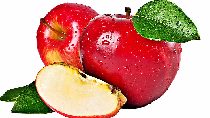Decoración de forma de corazón rojo y blanco, manzanas, frutas, gotas de agua, fondo blanco, Fondo de pantalla HD