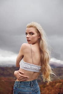 Аня Тейлър-Джой, жени, актриса, руса, дълга коса, на открито, облачно, природа, HD тапет HD wallpaper