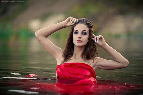 дамски червен топ, Алла Бергер, жени, модел, река, мокро тяло, мокра коса, HD тапет HD wallpaper