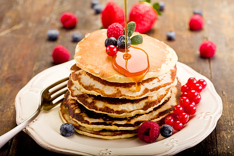 hotcake on plate, berries, raspberry, food, blueberries, honey, plate, pancakes, currants, HD wallpaper HD wallpaper