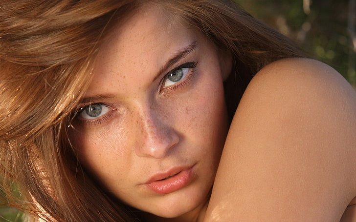 Frauengesicht, Model, Betrachter, sinnlicher Blick, Indiana A, Frauen, Gesicht, Sommersprossen, HD-Hintergrundbild