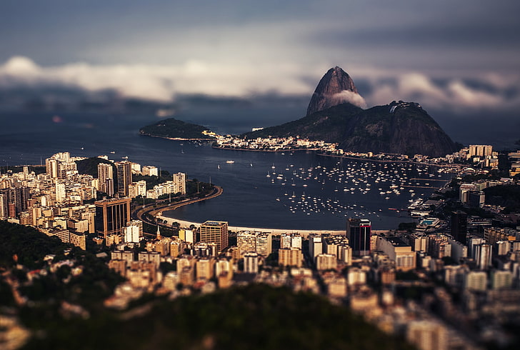 grattacielo e montagna, edifici in cemento grigio e marrone, Brasile, Rio de Janeiro, tilt shift, città, Sfondo HD