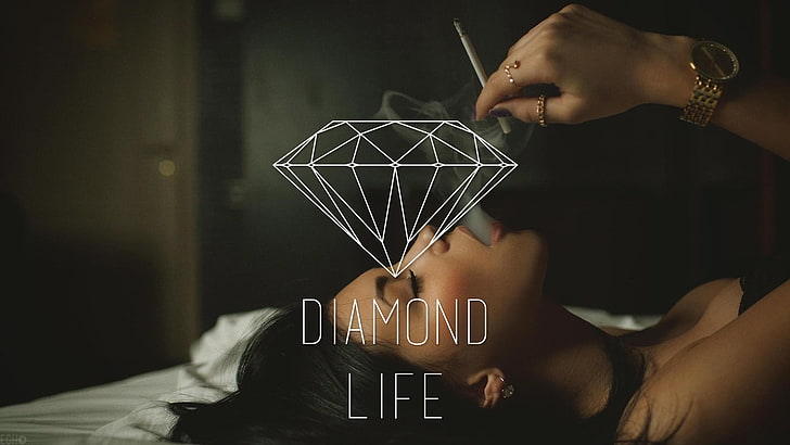 Schwarzes Damenoberteil mit Textüberlagerung, Rauch, Diamanten, HD-Hintergrundbild