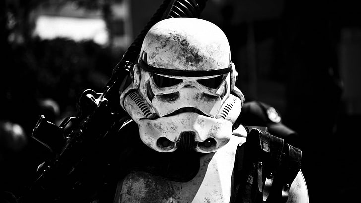 Star Wars trooper wallpaper, grayscale photo of Star Wars Storm Trooper, Star Wars, stormtrooper, monochrome, helmet, dirt, Galactic Empire, soldier, science fiction, weapon, movies, fictional characters, black, white, HD wallpaper