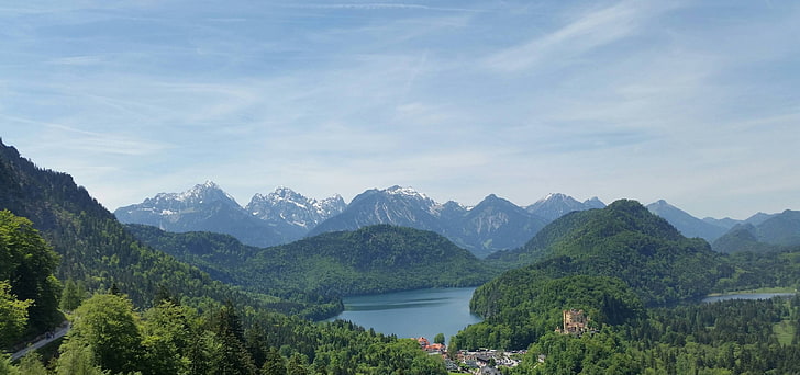 montanha coberta verde, montanhas, nuvens, castelo neuschwanstein, floresta, céu, HD papel de parede