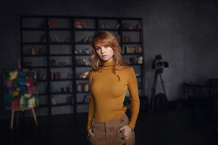 дамска кафява риза с дълъг ръкав, жени, Анастасия Щеглова, модел, блондинка, портрет, рисувани нокти, жълт пуловер, ръце в джобове, HD тапет