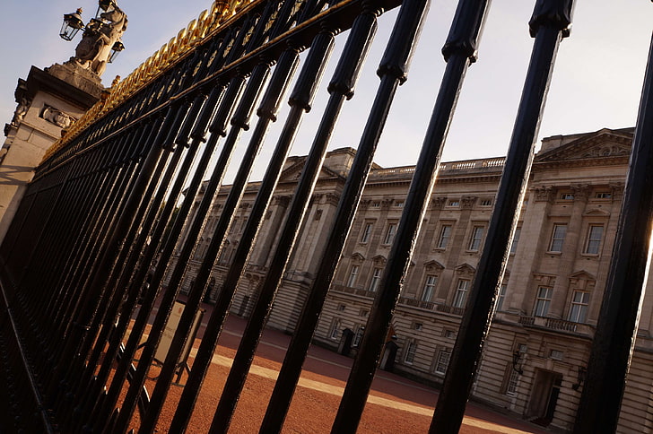Buckingham palace, london, the queen, HD wallpaper | Wallpaperbetter