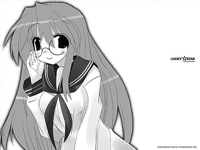 сива илюстрация на жена, облечена в униформа с текстов слой, късметлийска звезда, takara miyuki, черно и бяло, момиче, очила, усмивка, HD тапет HD wallpaper