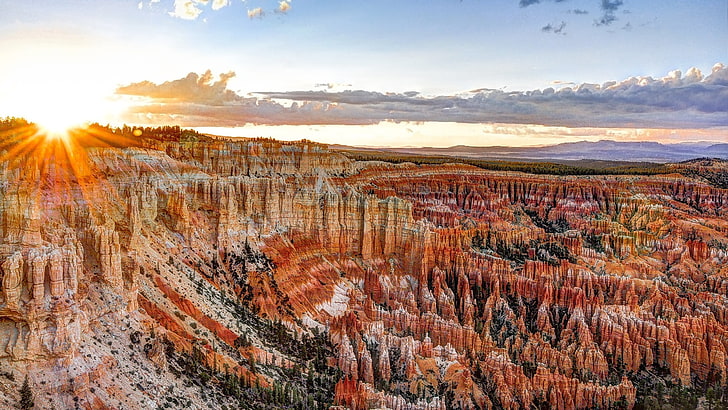 tapis brun et blanc, canyon, parc national de Bryce Canyon, lumière du soleil, nuages, paysage, désert, formation rocheuse, Fond d'écran HD