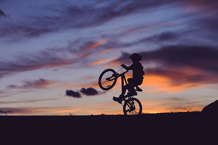 silhouette of child riding bike, cyclist, silhouette, sunset, HD wallpaper