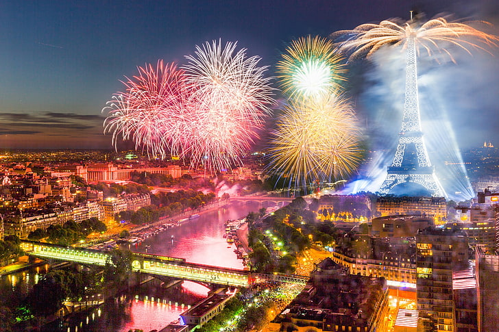 エッフェル塔、パリ、フランス、パリ、塔、敬礼、花火、フランス革命記念日、2015年7月14日、 HDデスクトップの壁紙