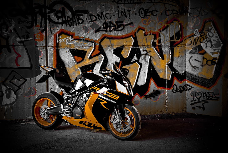 白とオレンジのKTM RCスポーツバイク、壁、黒、オートバイ、自転車、落書き、ktm、スーパースポーツ、rc8 r、 HDデスクトップの壁紙