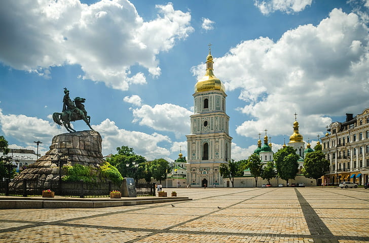 Ukraine, Kiev, Sofias Square, Ukraine, Kiev, Sofias Square, St. Sophia Cathedral, Bogdan Khmelnitsky monument, tower, trees, sky, clouds, HD wallpaper