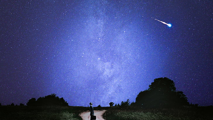 човек, който гледа метеор, падащ от небето, звезди, 5k, 4k тапет, нощ, дървета, фотошоп, HD тапет