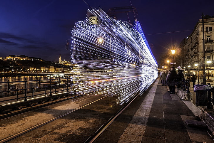 Cityscape, paparan panjang, kereta api, lampu, karya seni, jalur cahaya, Budapest, jalan, kota, malam, trem, lampu kota, jalan, Wallpaper HD