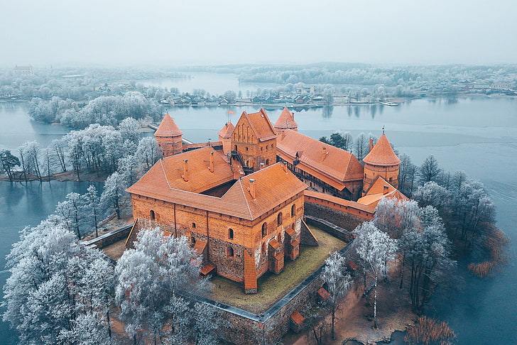 Lithuania, kastil, musim dingin, lanskap, Kastil Pulau Trakai, atap rumah, Wallpaper HD
