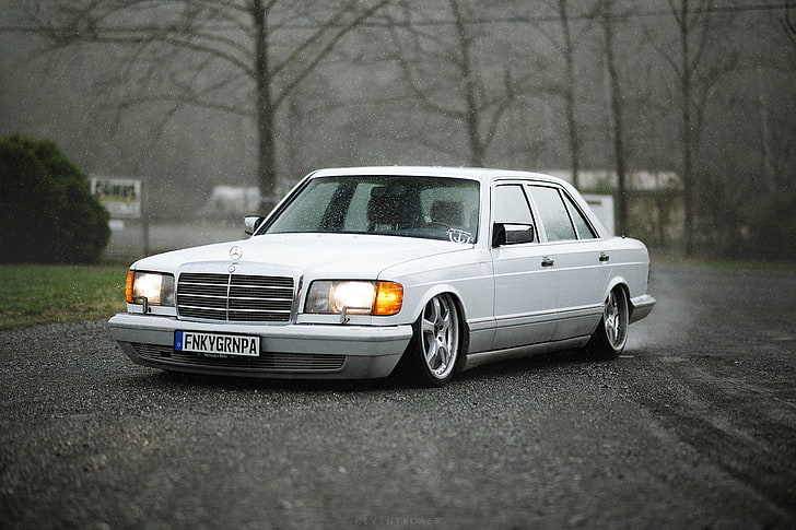 white Mercedes-Benz W124, white, rain, Mercedes-Benz, Mercedes, low, stance, SEL, W126, Executive, HD wallpaper