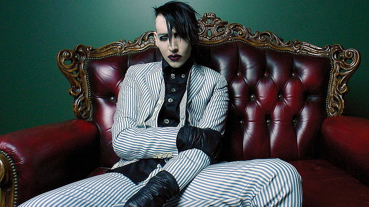 biały i czarny garnitur osoby w paski, Marilyn Manson, makijaż, wizerunek, fotel, szminka, Tapety HD