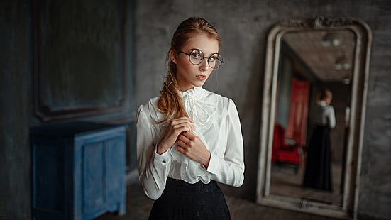 wanita, pirang, kacamata, potret, cermin, refleksi, Georgy Chernyadyev, kedalaman bidang, Alice Tarasenko, Wallpaper HD HD wallpaper