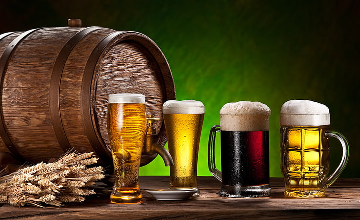 três copos de cerveja, espuma, mesa, cerveja, guindaste, orelhas, canecas, barril, HD papel de parede