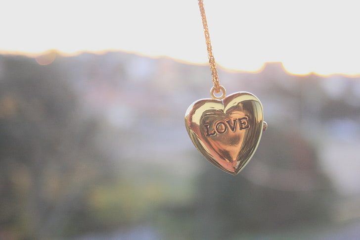 gold-colored heart pendant, background, mood, Wallpaper, heart, chain, pendant, decoration, accessory, the necklace, Serdechko, HD wallpaper