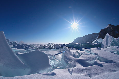 fotografía de paisaje de nieve durante el día, lago baikal, lago baikal, lago Baikal, invierno, fotografía de paisaje, día, irkutsk, soleado, hielo, lago Baikal, Rusia, montaña, nieve, naturaleza, paisaje, frío - Temperatura, al aire libre, Fondo de pantalla HD HD wallpaper