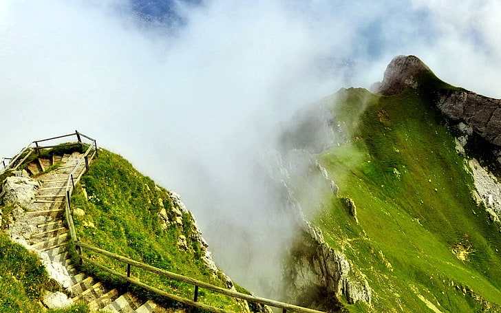 зеленая гора, горы, высота, ступеньки, спуск, туман, лестница, HD обои