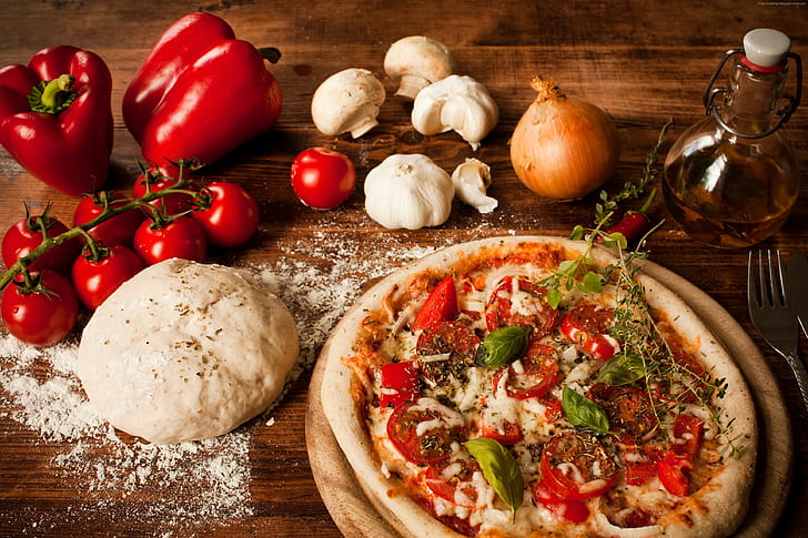 Pizza, Basilikum, Käse, Zwiebeln, Tomaten, Oliven, Pilze, Pfeffer, Olivenöl, Teig, Knoblauch, HD-Hintergrundbild
