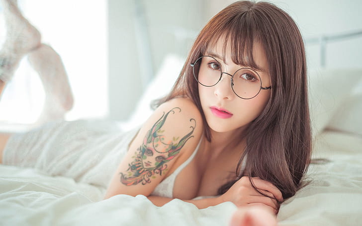 Азиатски, жени, xiamei jiang, модел, очила, легнало, легло, Xià Měi Jiàng, жени с очила, в леглото, HD тапет