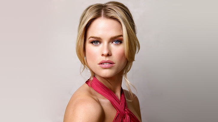 women's pink halter top, Alice Eve, blonde, actress, simple background, heterochromia, blue eyes, green eyes, HD wallpaper