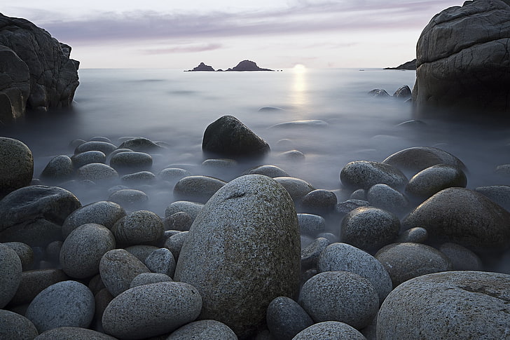 серая скала, камни, серый, гладкий, овал, море, берег, туман, HD обои
