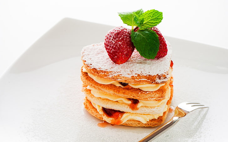 strawberry topped cake, cake, dessert, sweet, strawberries, berries, cream, jam, HD wallpaper
