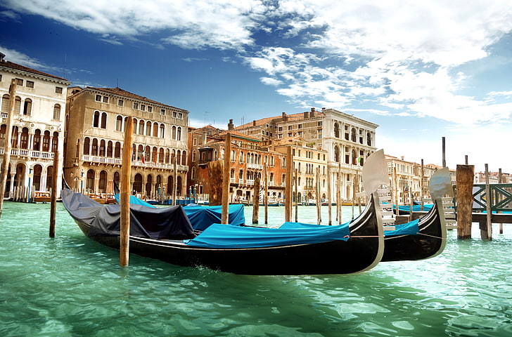 two blue-and-black canoes, sea, the sky, water, clouds, Italy, Venice, architecture, green, gondola, The Grand canal, Canal Grande, HD wallpaper
