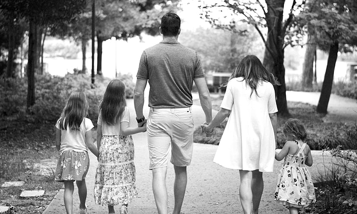 black and white, blur, blurr, blurred background, blurry, dad, family, fun, girls, green, holding, holding hands, hugging, hugs, love, mom, moment, nikon, outdoor, outdoors, park, photo session, photo, HD wallpaper