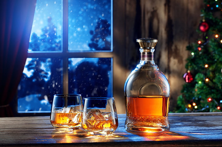 Klarglas-Dekanter und zwei Steingläser, Nacht, Flasche, Neujahr, Eis, Fenster, Zwei, Essen, Whisky, Glas, HD-Hintergrundbild