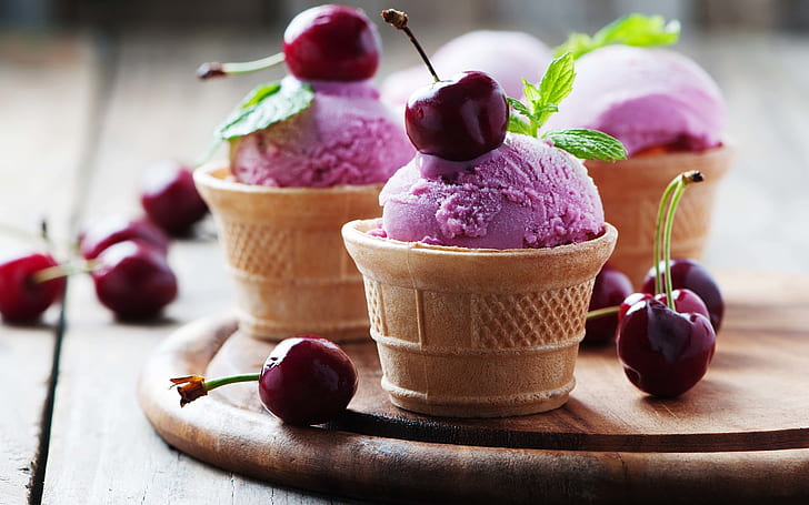 Черешов сладолед, череши върху лилав сладолед с конус, сладолед, череша, вафла, HD тапет