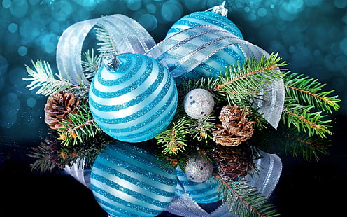 ハッピーホリデー新年メリークリスマス装飾、青とアクアストライプつまらない松ぼっくりとガーランド装飾ロット、休日、新年、メリークリスマス、装飾、 HDデスクトップの壁紙 HD wallpaper