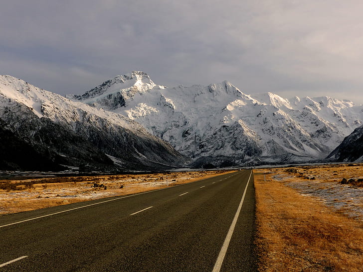 雪、セフトン、セフトン、マウント、セフトンと黒と白の岩山に囲まれた灰色のコンクリート道路。ニュージーランド、灰色、コンクリート道路、サラウンド、黒と白、ロッキーマウンテン、パナソニック、DMC、マウントセフトン、マウントクック国立公園、スノーマウンテン、サザンアルプス、ジオタグ付き、写真、山、自然、風景、雪、風景、道路、屋外、高速道路、 HDデスクトップの壁紙