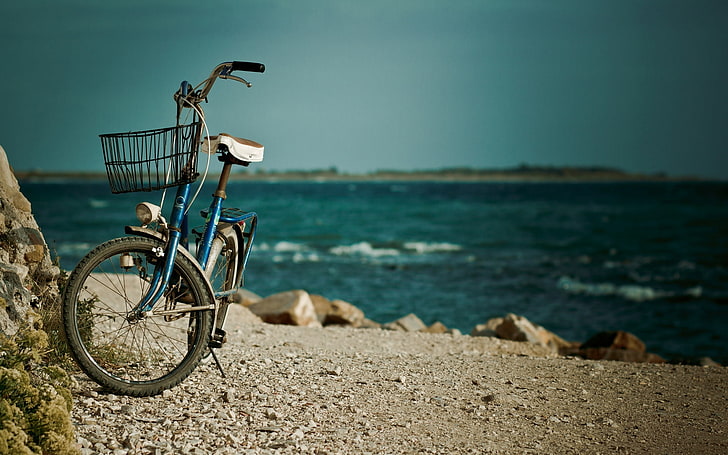 синий и белый велосипед, море, вода, велосипед, река, камни, фон, широкоформатные, обои, корзина, настроение, полноэкранные, HD обои, полноэкранные, HD обои