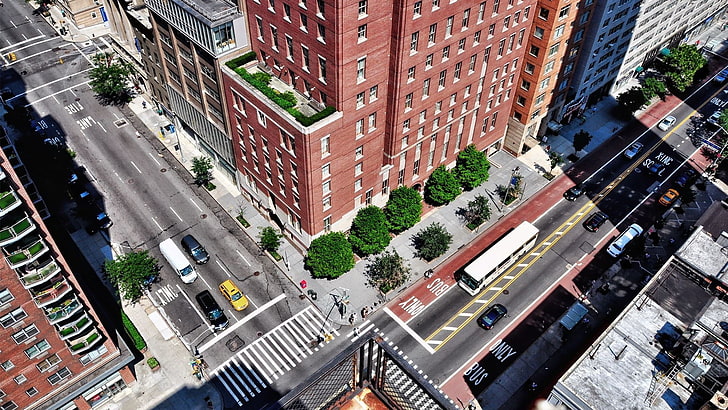 budynek z czerwonego betonu, pejzaż miejski, budynek, ulica, balkon, skrzyżowania, widok z góry, apartamenty, Tapety HD