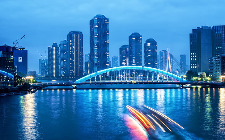 Tokyo night bridge landscape-Cities HD Wallpaper, time-lapse photography of moving boat near arch bridge, HD wallpaper